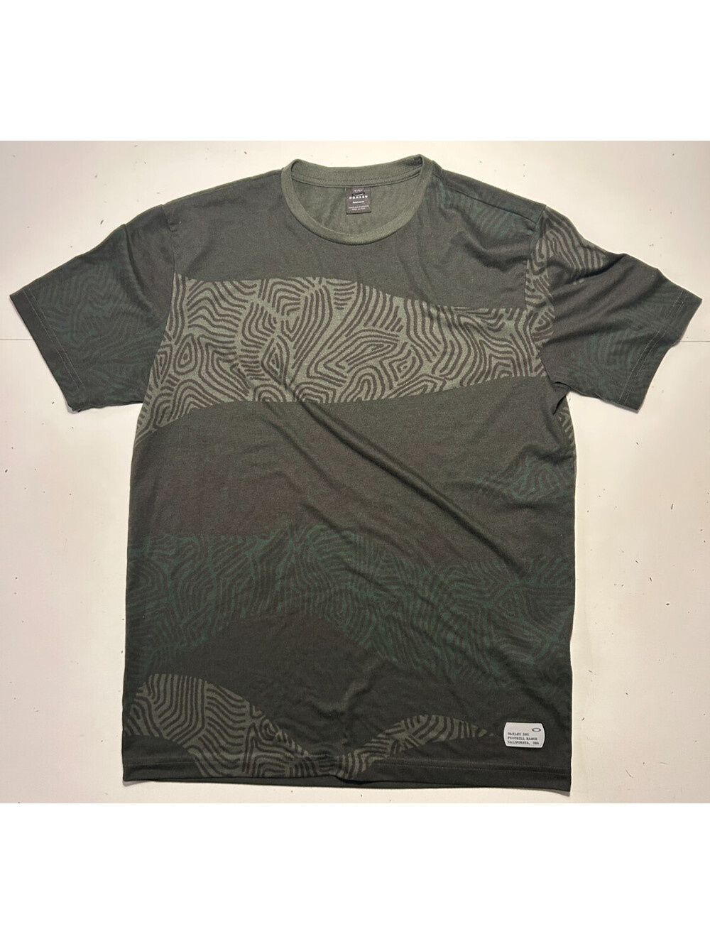 Oakley Shirt Mens XL Green Lined Patter Regular Fit T-Shirt Size XL